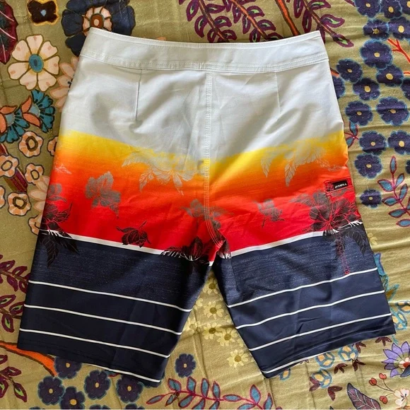 NWT O'Neill "Hyperfreak Heist Print" 20" Tropical Boardshorts Size 28 - Picture 2 of 6